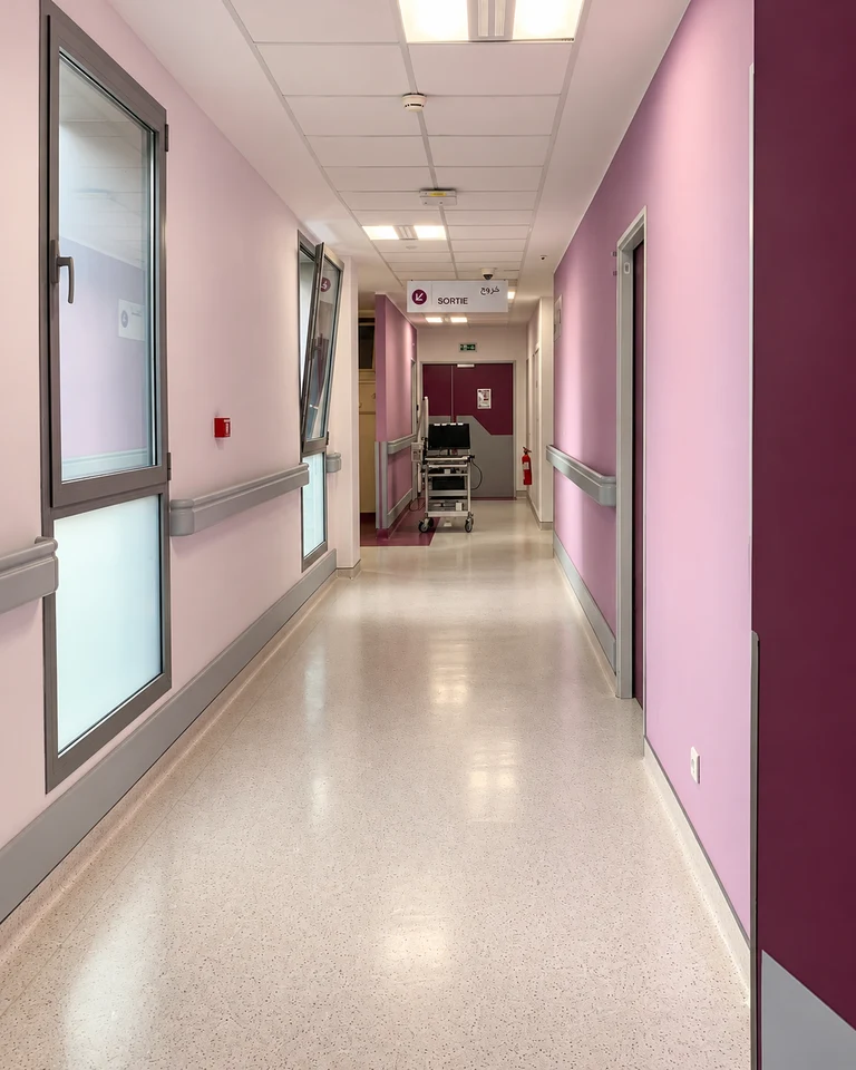 Sol souple PVC dans une circulation hospitalière — exemple de prestation